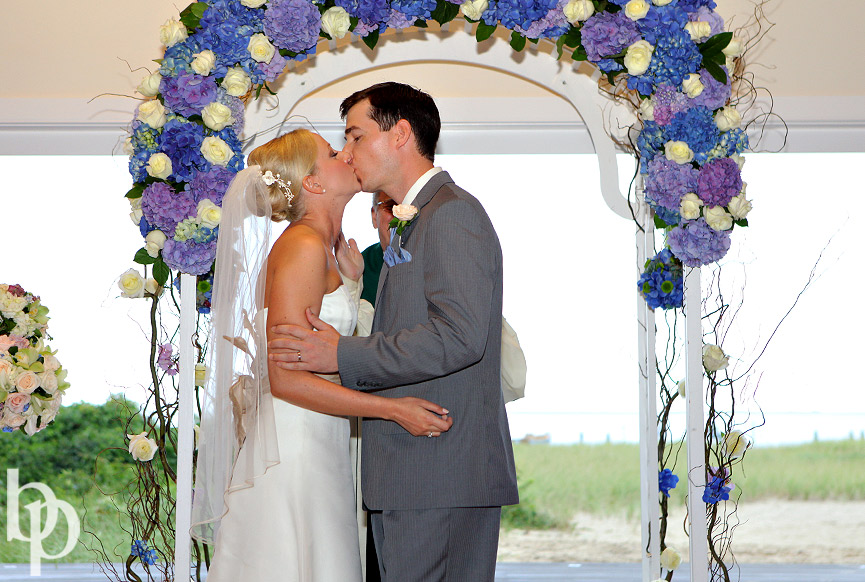 Ceremony-Kiss-Chatham-Bars-Inn